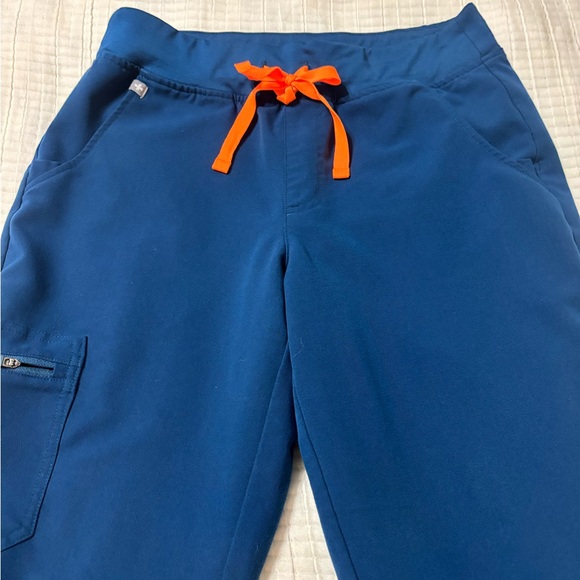 Figs Technical Collection scrub set! - Picture 6 of 6